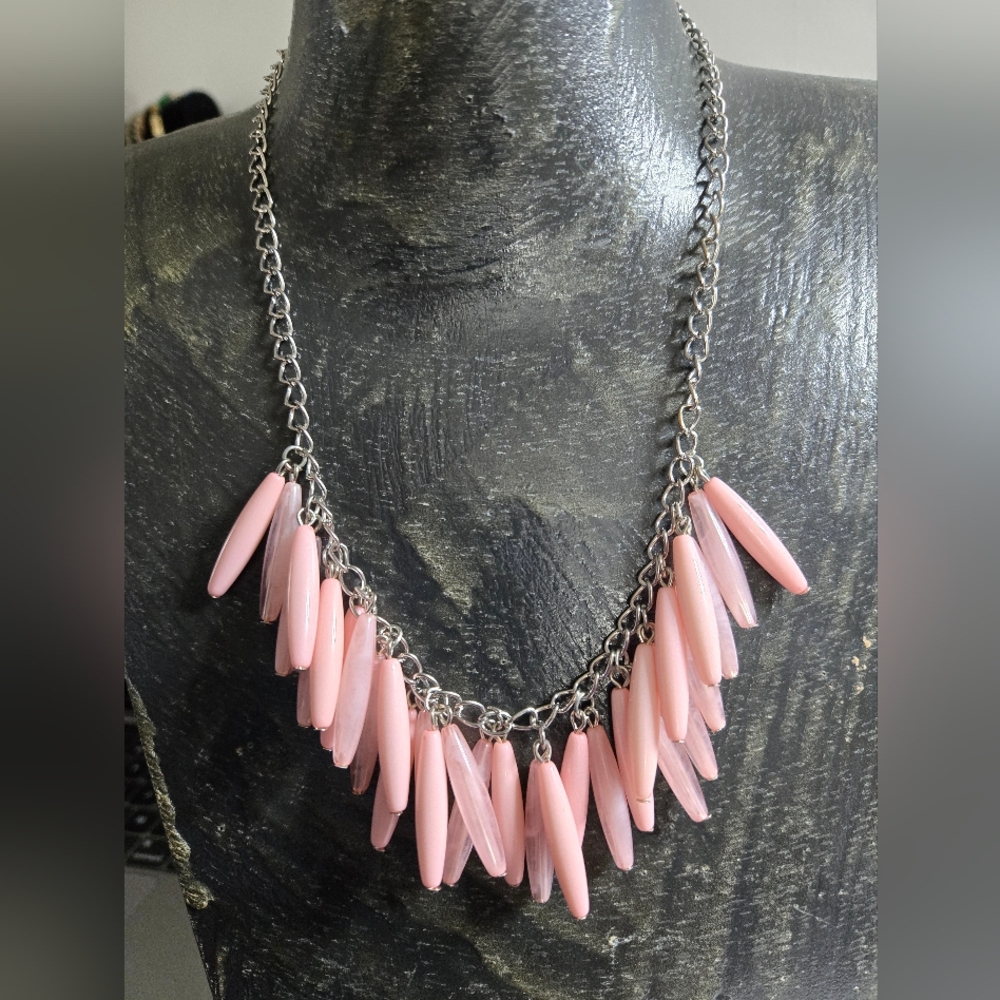 Statement fun acrylic soft mauve pink necklace no returns mint